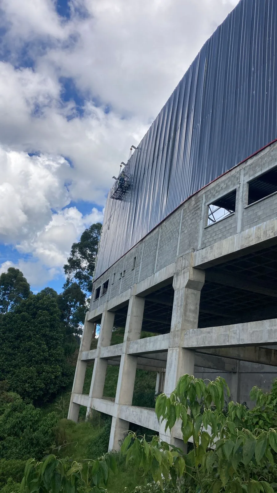 Fachada bodegas Añuri Oicón · foto 1